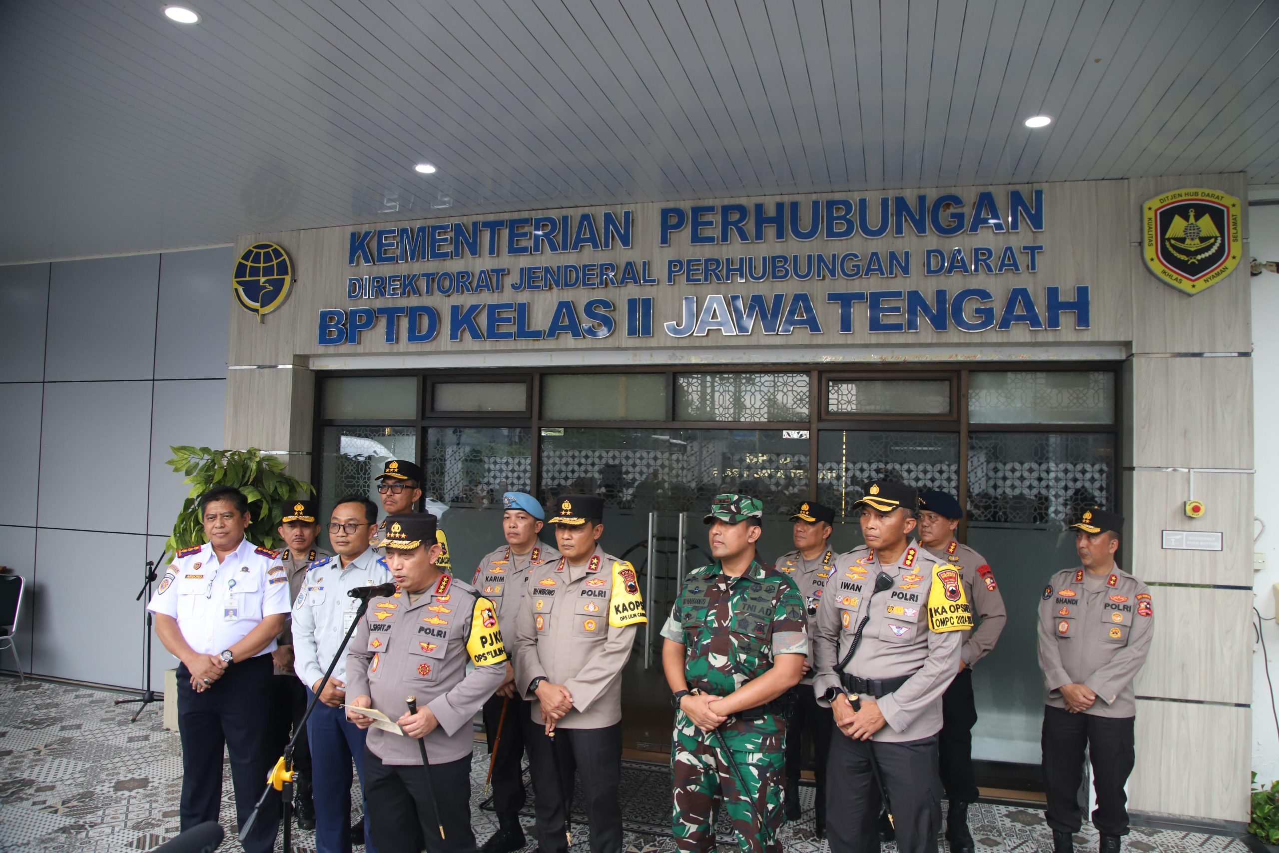 1f3a5b21-239e-4513-a3f9-afb4bce98333