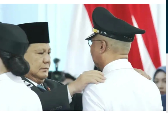 Prabowo Subianto secara simbolis melantik Rahmat Mirzani Djausal sebagai Gubernur Lampung Periode 2025-2030. (Foto: Istimewa)