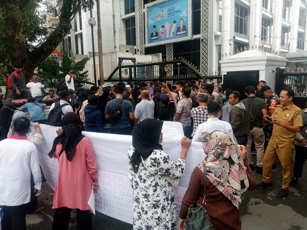 9b75c680-54a0-4cec-b6a5-76de3d571a90