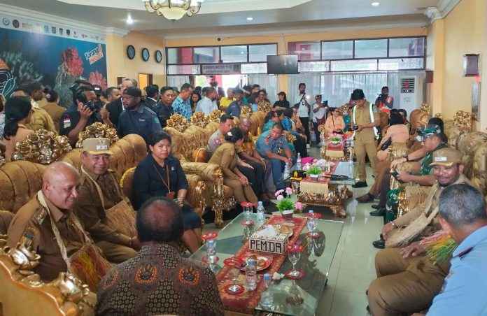 markus-dan-jimmy-di-Bandara-Biak-696x452_11zon