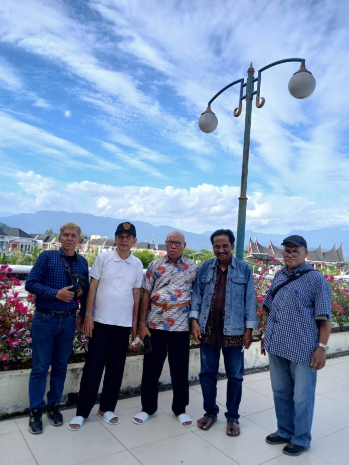 di masjid raya padang