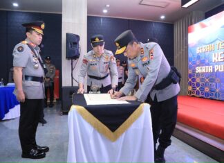 Pimpin Sertijab dan Pengantar Purna Tugas, Kadivhumas Polri Tekankan untuk Selalu Berbuat yang Terbaik