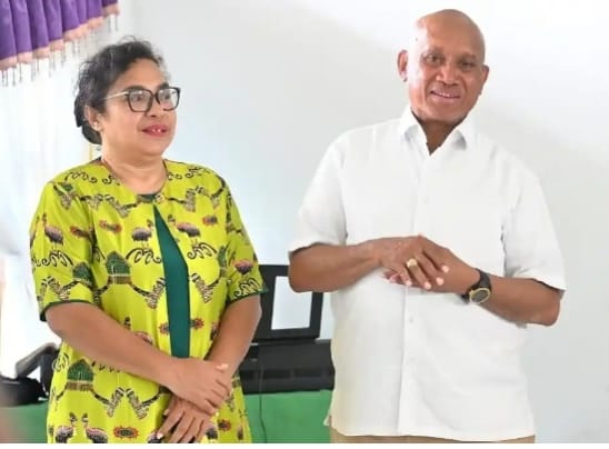 Bupati Biak Numfor Serahkan Rp200 Juta Bantuan untuk Pembangunan Fasilitas Gereja