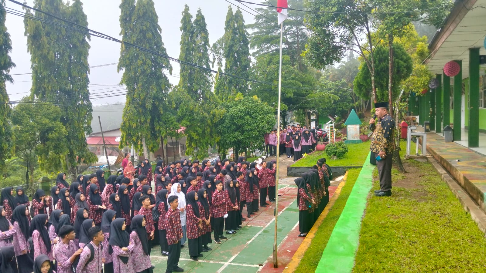 Bakar Semangat Patriot Muda : Kepala MAN Sawahlunto Berikan Suntikan Motivasi untuk Calon Paskibra 